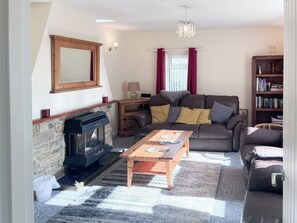 TV - 3 bedroom accommodation in Mnaod, near Blaenau Ffestiniog (Mnaod, near Blaenau Ffestiniog)