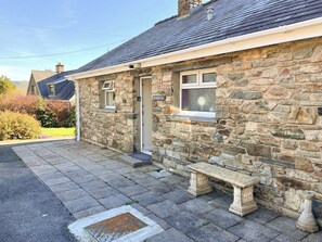 Exterior detail - 3 bedroom accommodation in Mnaod, near Blaenau Ffestiniog (Mnaod, near Blaenau Ffestiniog)