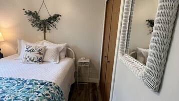 4 bedrooms, desk, iron/ironing board, free WiFi