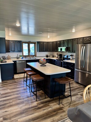 Fridge, microwave, oven, stovetop - Marion Lake Lodge: With Wakesurf & Pontoon boats! (Perham)