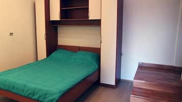 1 chambre, fer et planche à repasser, accès Internet, draps fournis