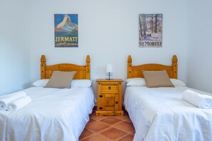 2 chambres, fer et planche à repasser, Wi-Fi gratuit, draps fournis