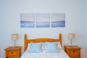 1 soverom, strykejern/-brett, wi-fi (inkludert) og sengetøy