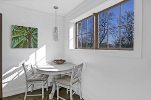 Dining - Historic Carriage House (Columbia)