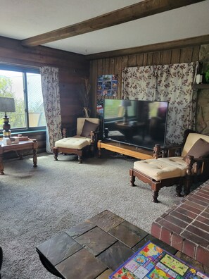 Smart TV, video games, DVD player, books - Hot tub fun,  warm up by the fire pit, after a long day of all day play!  (Collbran)