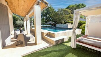 Piscine extérieure, piscine chauffée