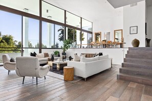 Interior - This house is a 4 bedroom(s), 4.5 bathrooms, located in Beverly Hills, CA. (Beverly Hills)