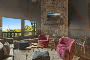 Smart-TV, Kamin, Videospiele, Tischfußball