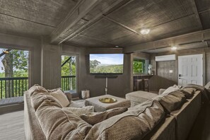 Smart-TV, Kamin, Videospiele, Tischfußball