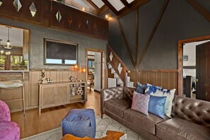 Smart-TV, Kamin, Videospiele, Tischfußball