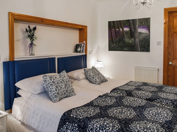 1 quarto, Wi-Fi de cortesia, roupa de cama