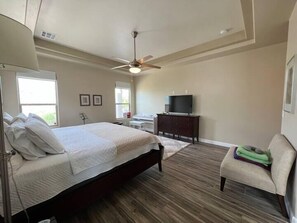 3 bedrooms, iron/ironing board, WiFi, bed sheets - Purple Sage Garden Retreat (Las Cruces)