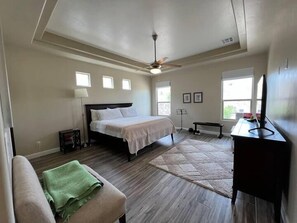 3 habitaciones, tabla de planchar con plancha, wifi y ropa de cama 