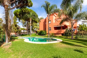 Pool - Alvarito Playa | Beach Apartment in Marbella (Marbella)