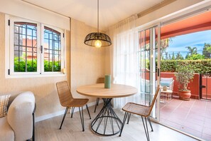 Dining - Alvarito Playa | Beach Apartment in Marbella (Marbella)