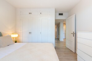 3 bedrooms, free WiFi, bed sheets - Alvarito Playa | Beach Apartment in Marbella (Marbella)