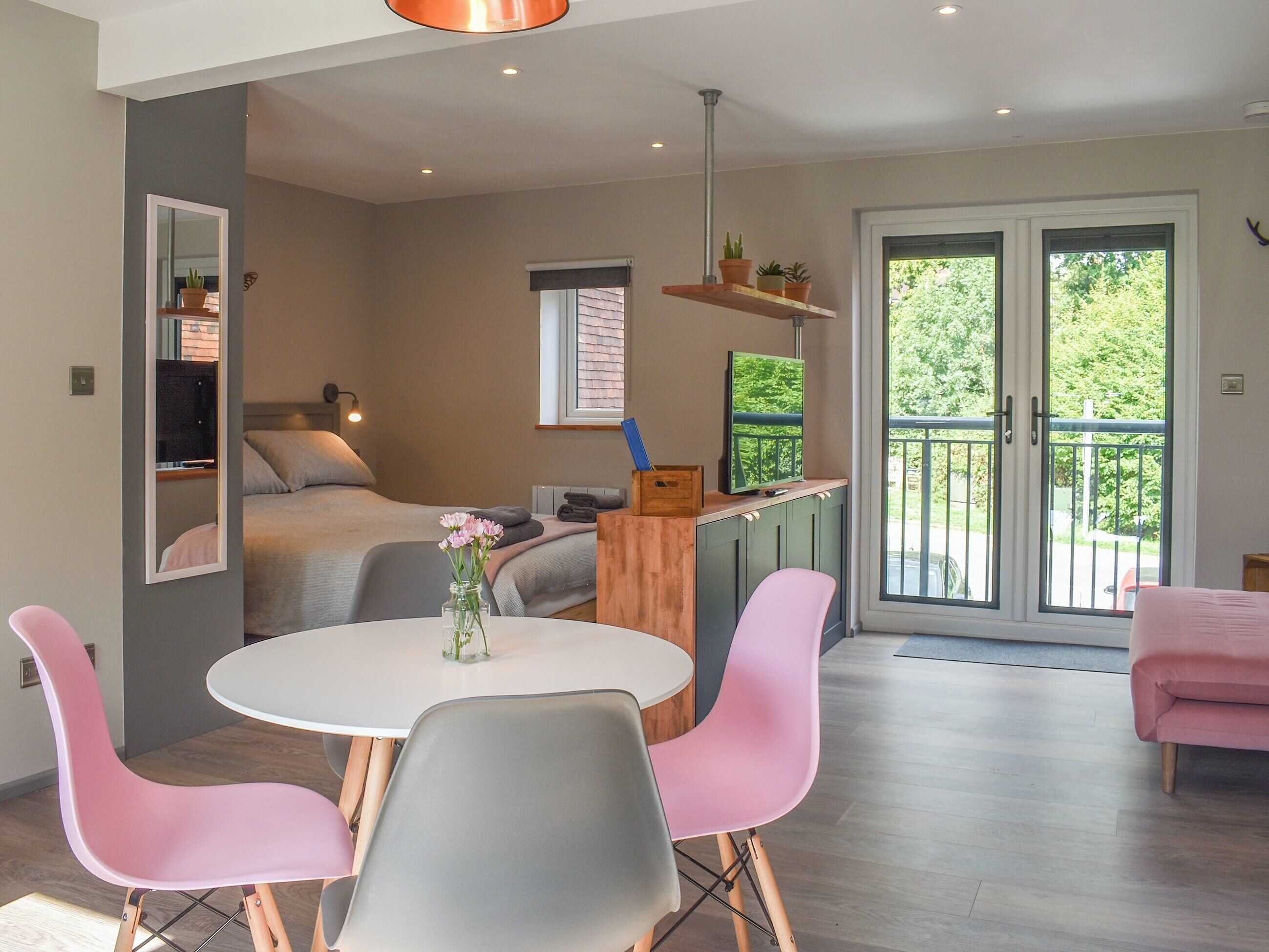 1 多间卧室、免费 WiFi、床单