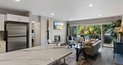 Modern TOP FLOOR Condo w/ Park View + King Bed