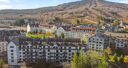 New Renovated 3BR/4BTH Condo Sleeps 10 Gym Heated Pool Walk to Stratton Mtn