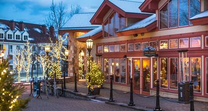 New Renovated 3BR/4BTH Condo Sleeps 10 Gym Heated Pool Walk to Stratton Mtn