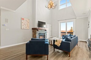 Smart-TV, Kamin, Videospiele