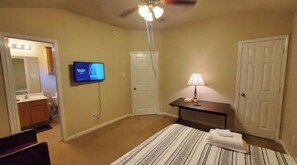 1 habitación, tabla de planchar con plancha, wifi gratis y ropa de cama 