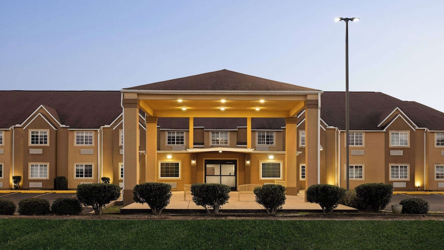 Days Inn By Wyndham Jackson Downtown