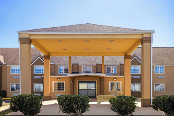 Exterior - Days Inn By Wyndham Jackson Downtown (Jackson)