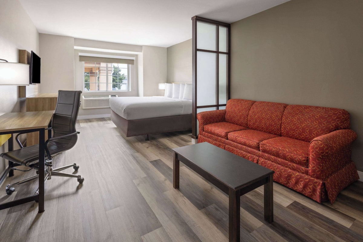 Habitación, 1 cama King size, para no fumadores | Escritorio y espacio para trabajar con laptop