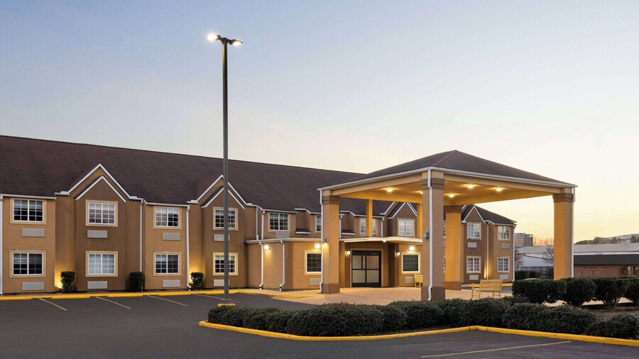 Days Inn By Wyndham Jackson Downtown