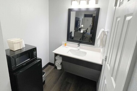 Super 8 By Wyndham Pigeon Forge Downtown - Image 3