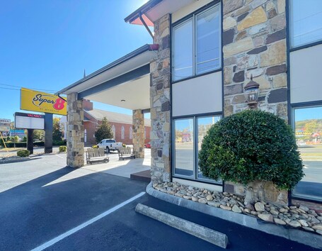 Super 8 By Wyndham Pigeon Forge Downtown - Image 13