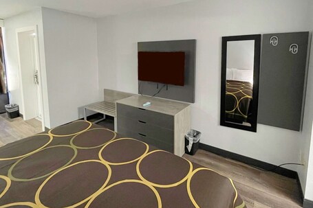 Super 8 By Wyndham Pigeon Forge Downtown - Image 20