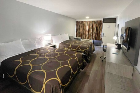 Super 8 By Wyndham Pigeon Forge Downtown - Image 12