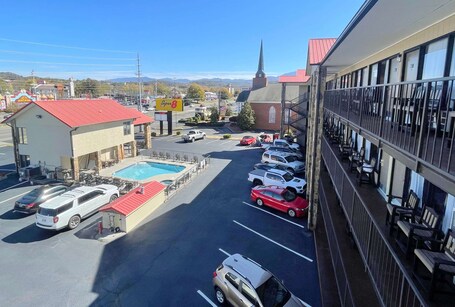 Super 8 By Wyndham Pigeon Forge Downtown - Image 18