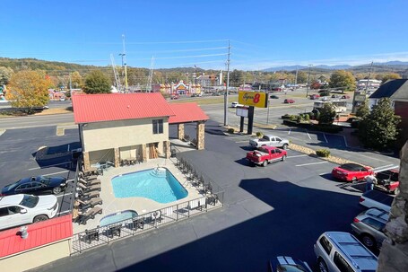 Super 8 By Wyndham Pigeon Forge Downtown - Image 6