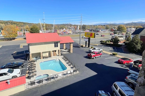 Super 8 By Wyndham Pigeon Forge Downtown