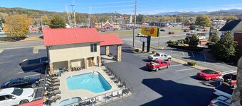 Super 8 By Wyndham Pigeon Forge Downtown