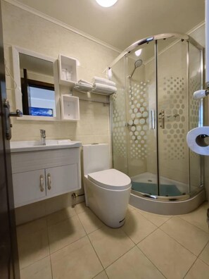 Dusche, Regendusche, Haartrockner, Fußbodenheizung (Badezimmer)