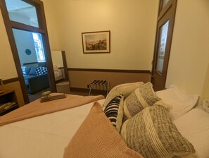 1 bedroom, free WiFi, bed sheets - The Heart of Uptown Columbus (Columbus)