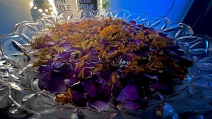 A glass bowl filled with dried flower petals, surrounded by clear glass bowls. - Hotel Urban Heritage (Jaisalmer)