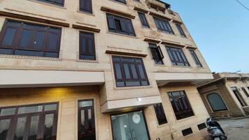 Fachada de la propiedad