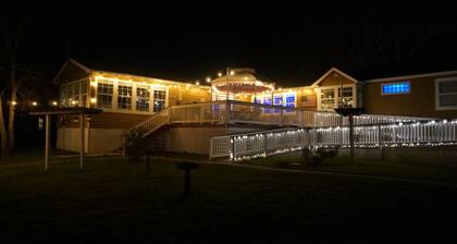 Fish Camp - Backyard Caney Creek Fishing - 7.5 Miles from the Gulf