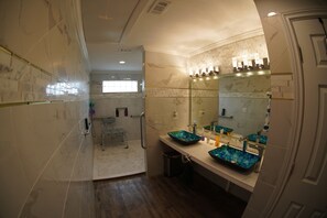 A bathroom with two sinks, a large mirror, and a shower area. - Fish Camp - Backyard Caney Creek Fishing - 7.5 Miles from the Gulf (Bay City)