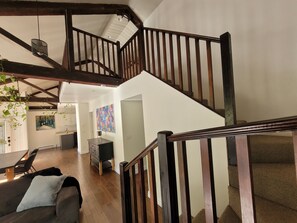 Smart TV, chimenea, videojuegos