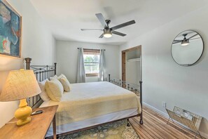 2 bedrooms, desk, iron/ironing board, free Internet