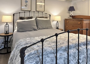 1 bedroom, WiFi (free), bed sheets