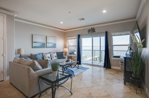 Lake Conroe Waterfront Home: Patio & Shared Pool!