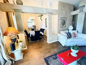 Smart TV, fireplace - Lux Italian house close to the beach  (Jacksonville)