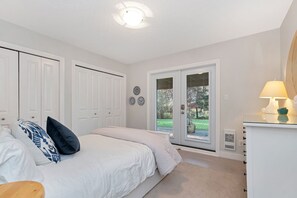 3 slaapkamers, een strijkplank/strijkijzer, gratis wifi, beddengoed